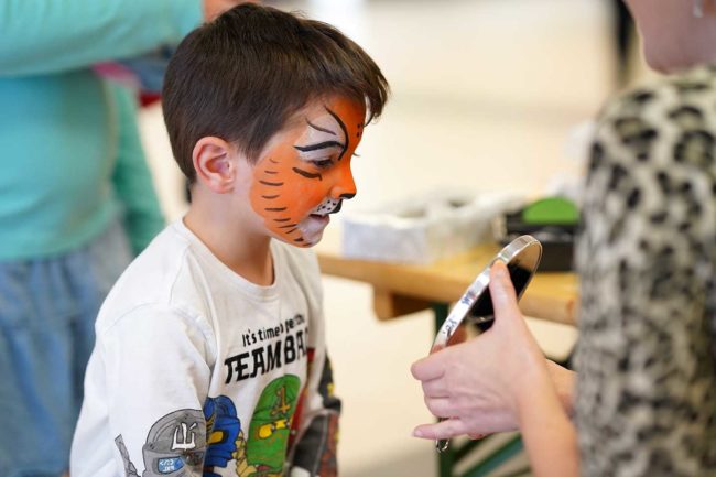 Fastnachtsschminken am 2. März 2019 im Äppelallee-Center Wiesbaden