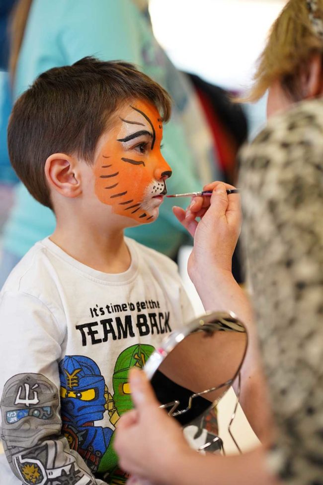 Fastnachtsschminken am 2. März 2019 im Äppelallee-Center Wiesbaden