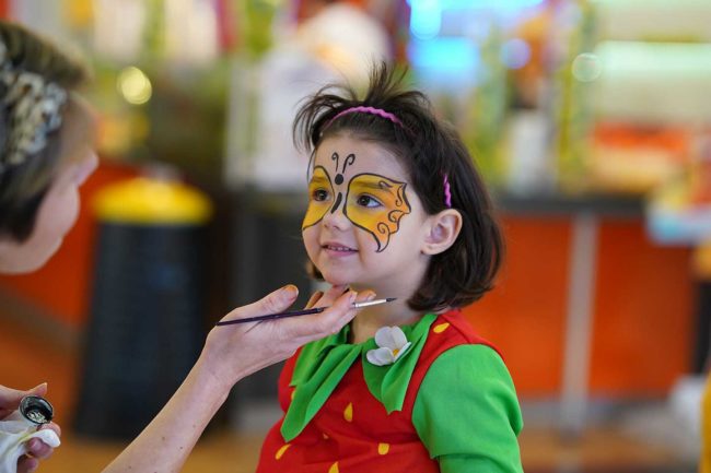 Fastnachtsschminken am 2. März 2019 im Äppelallee-Center Wiesbaden