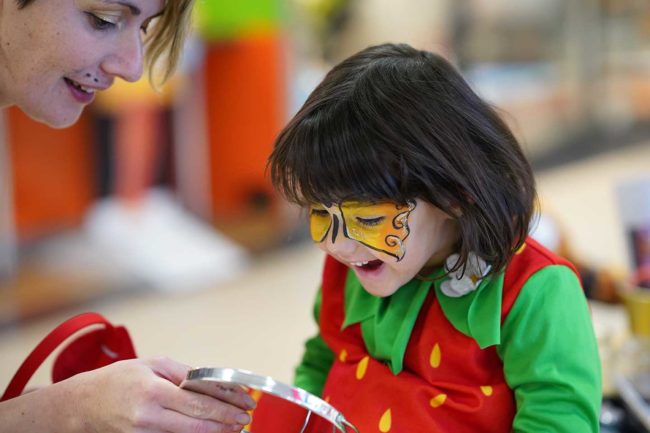 Fastnachtsschminken am 2. März 2019 im Äppelallee-Center Wiesbaden