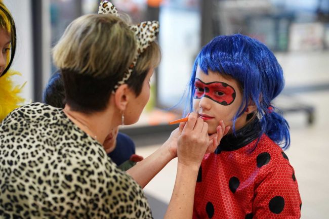 Fastnachtsschminken am 2. März 2019 im Äppelallee-Center Wiesbaden