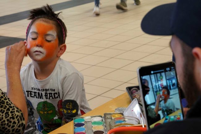 Fastnachtsschminken am 2. März 2019 im Äppelallee-Center Wiesbaden